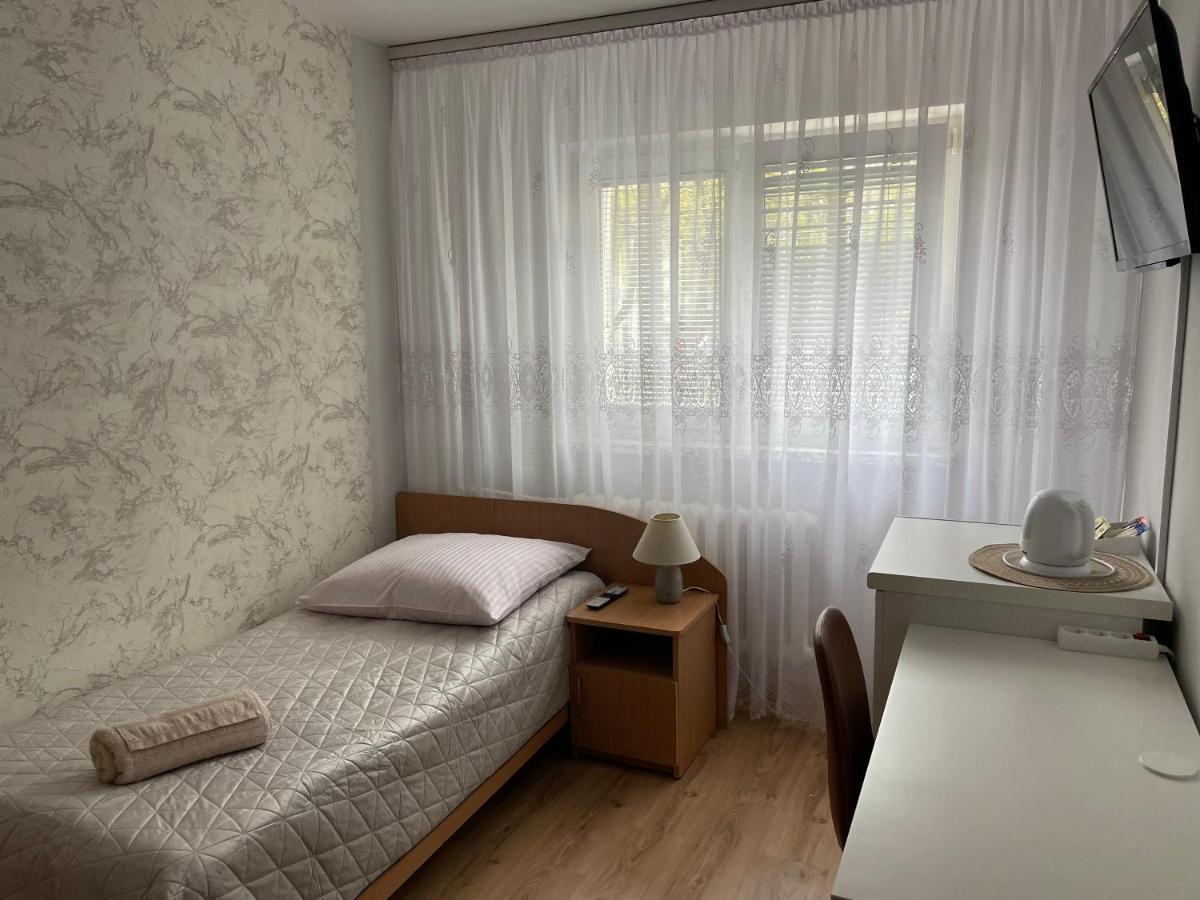 Pokoje Goscinne O-Es-Ha Varsavia Esterno foto